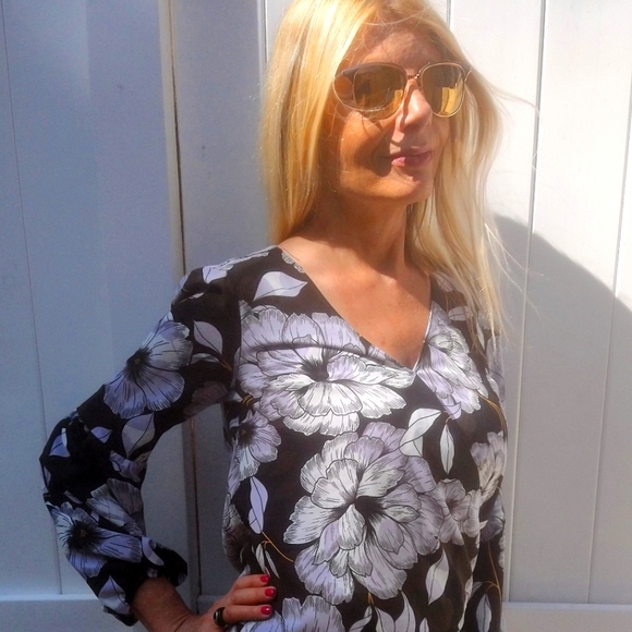 New Floral Sexy Faux Wrap Blouse Small - Picture 1 of 6